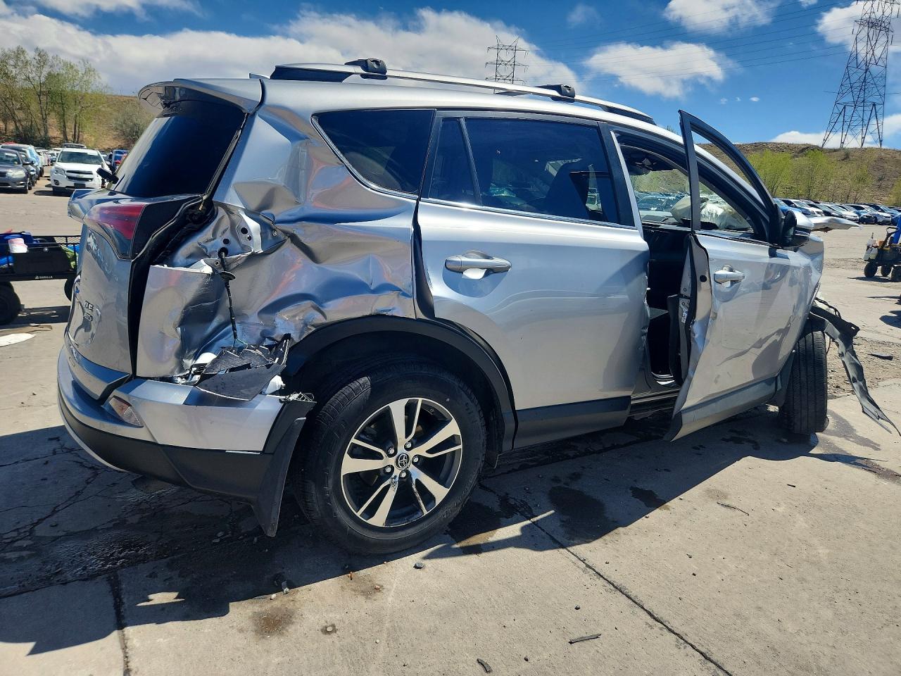 2018 TOYOTA Rav4 VIN JTMRFREV5JJ211172 photo 3