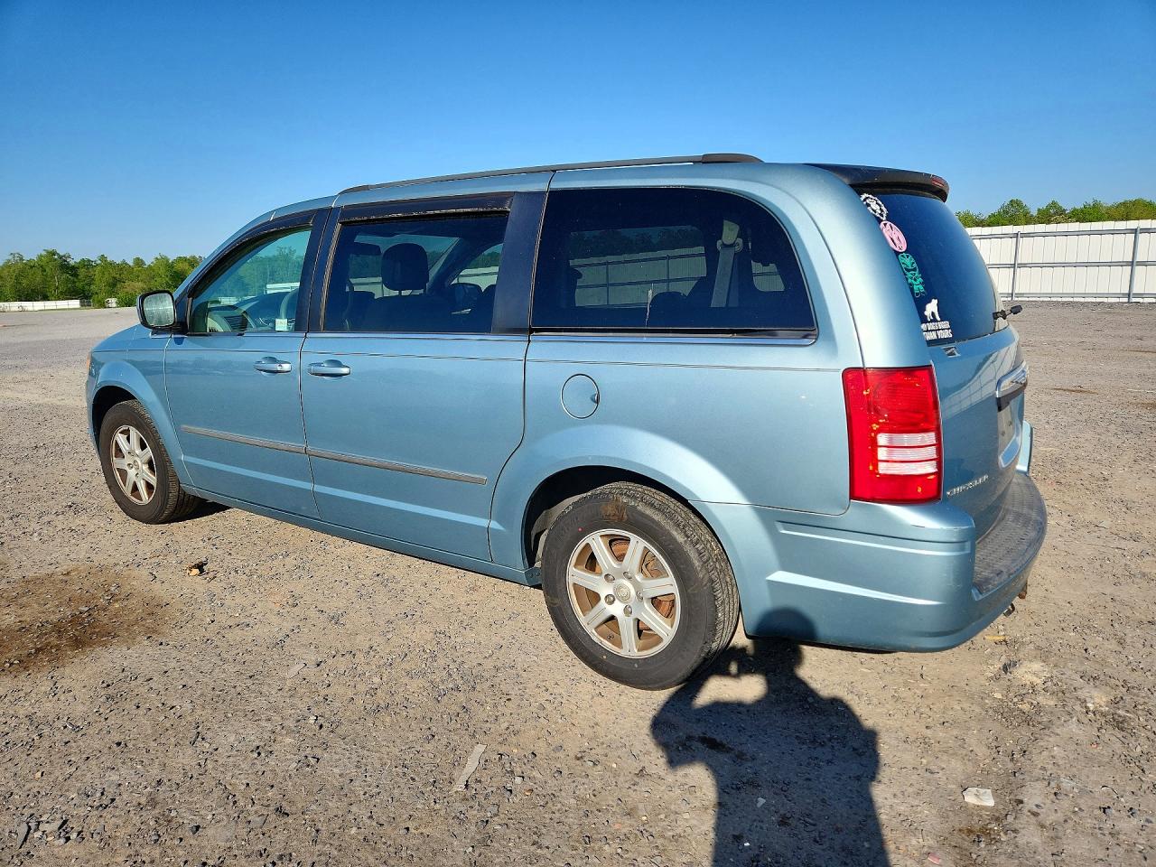 2010 CHRYSLER Minivan VIN 2A4RR5D1XAR285062 photo 2