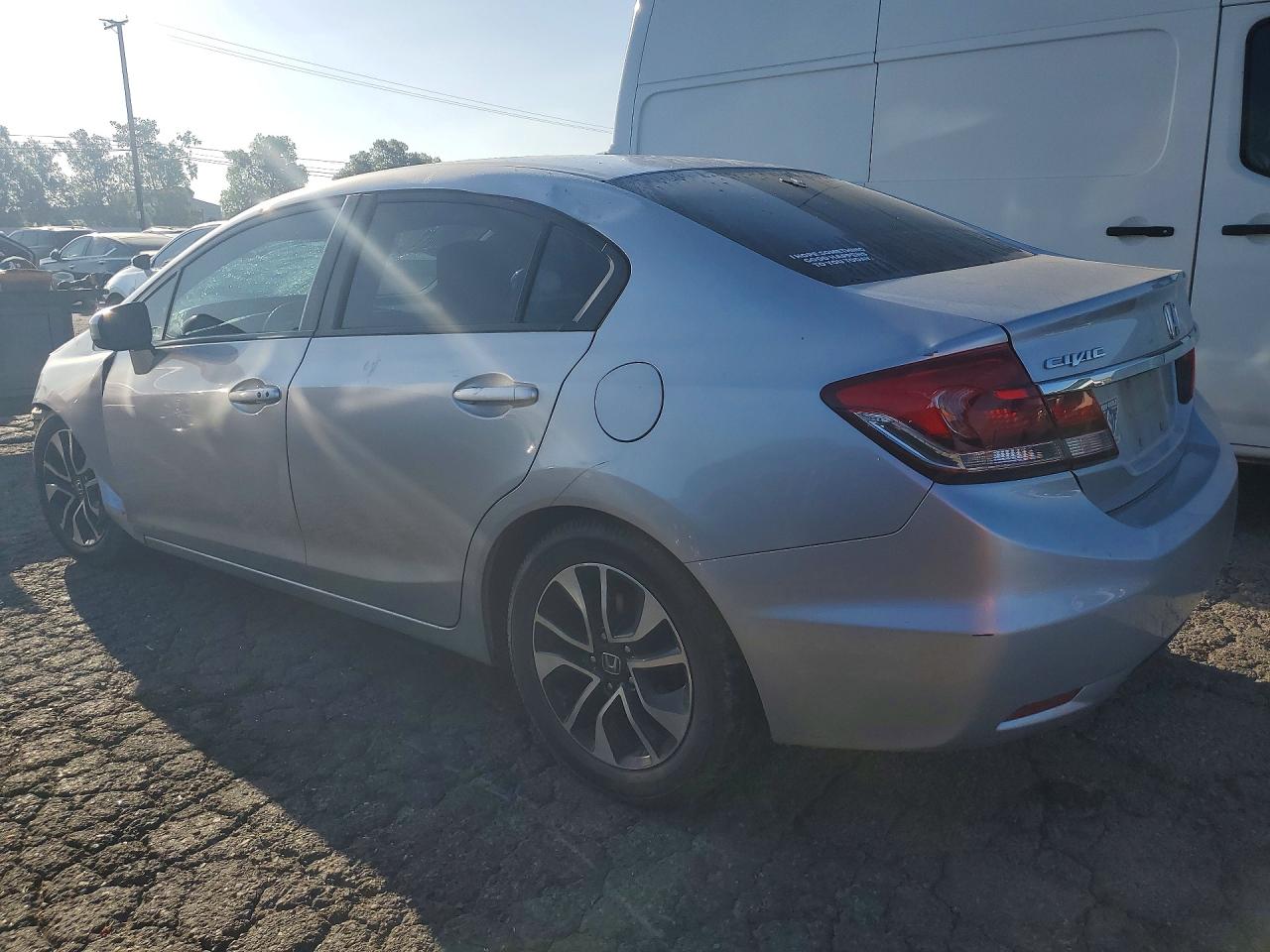2014 Honda Civic VIN 19XFB2F88EE260870 photo 2