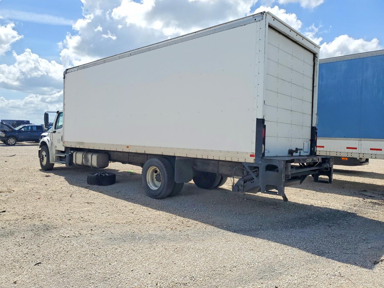2018 FREIGHTLINER All other VIN 1FVACWFCXJHJL8149 photo 2