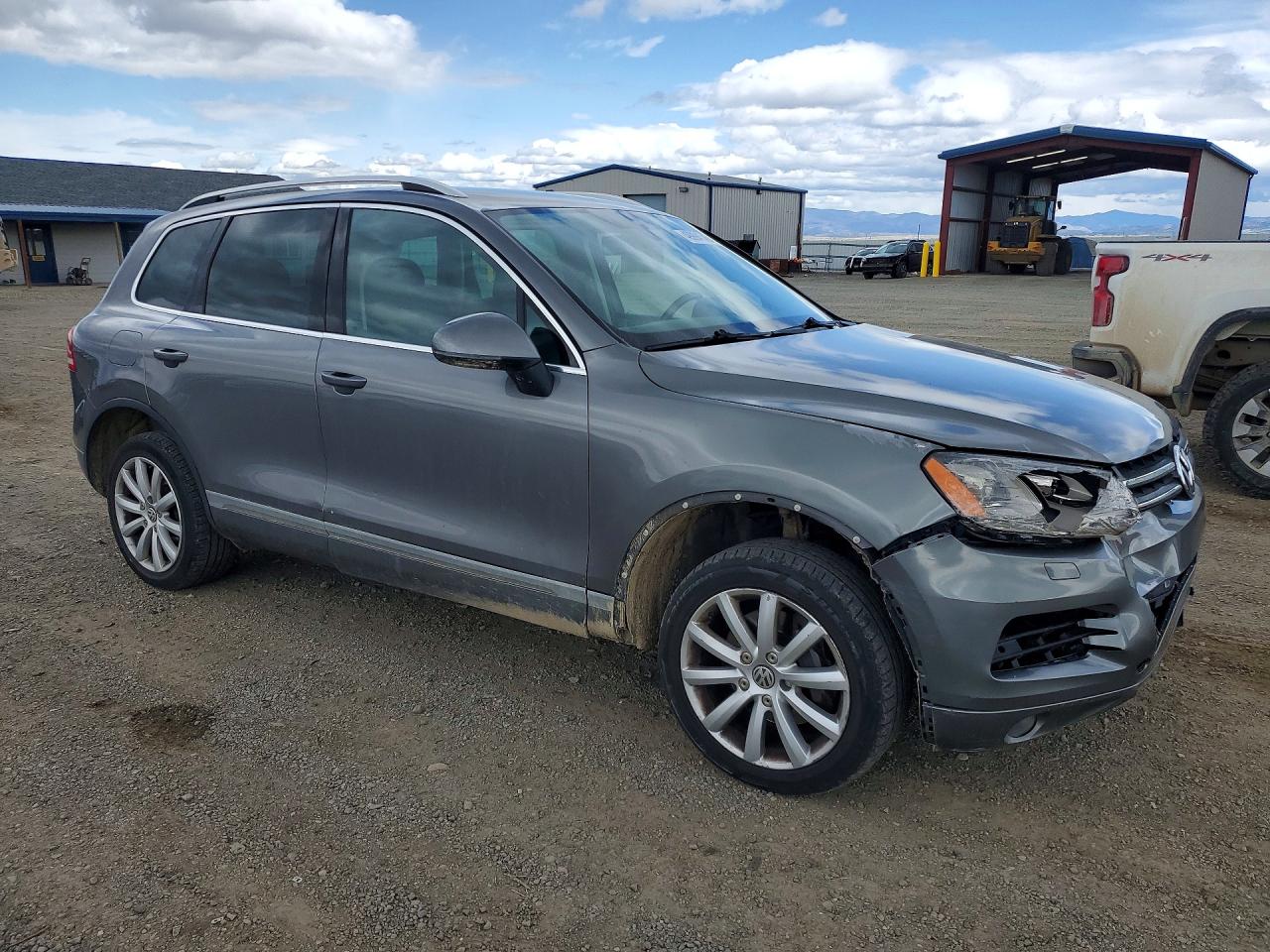 2011 Volkswagen Touareg VIN WVGFF9BP3BD002243 photo 4