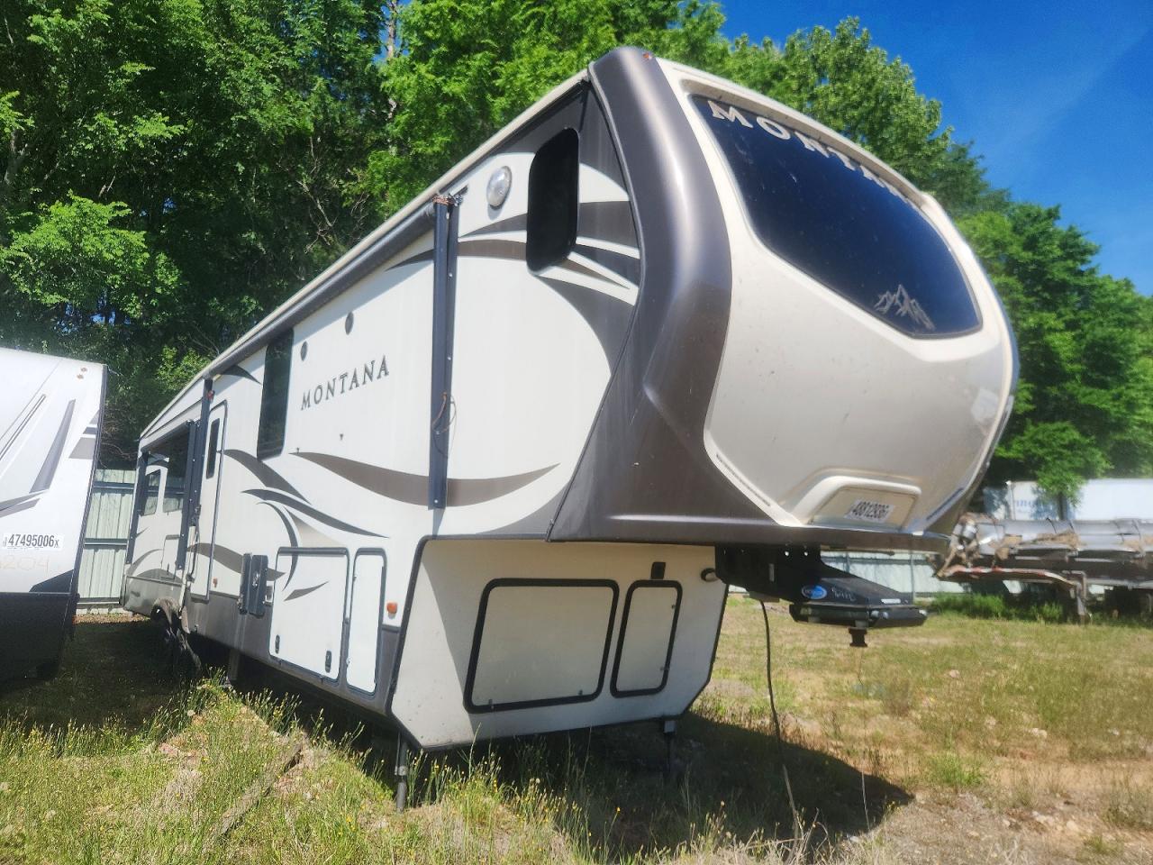 2018 KEYSTONE Montana VIN 4YDF39221J4700122 photo 1