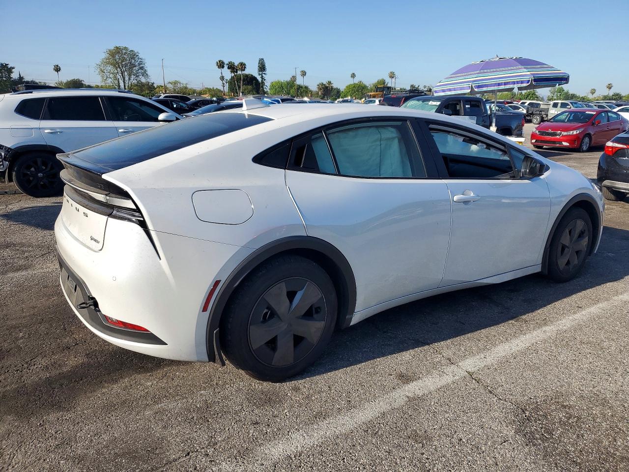 2025 Toyota Prius VIN JTDACACU8S3044152 photo 3