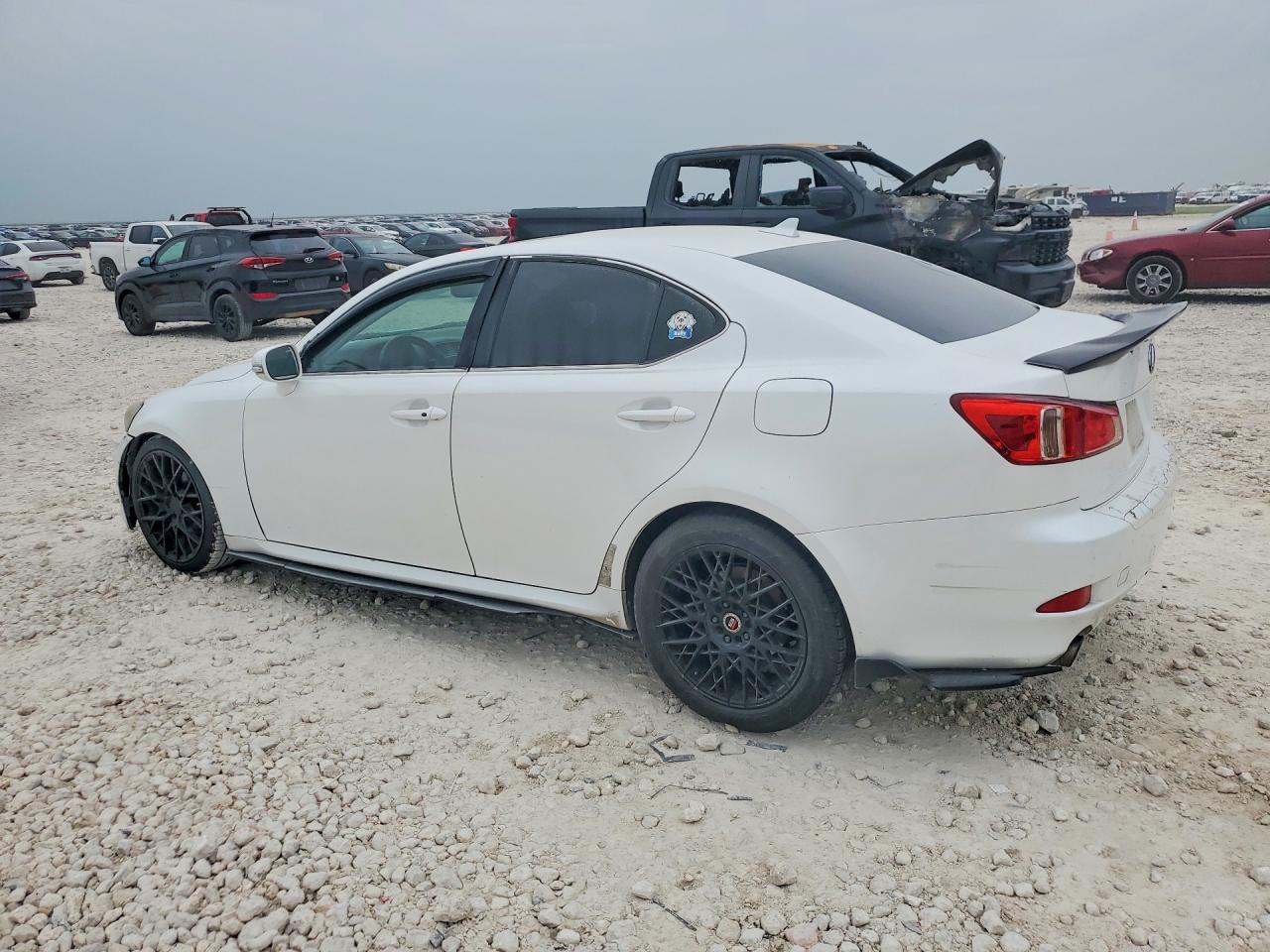 2011 LEXUS Is VIN JTHBF5C24B5135083 photo 2