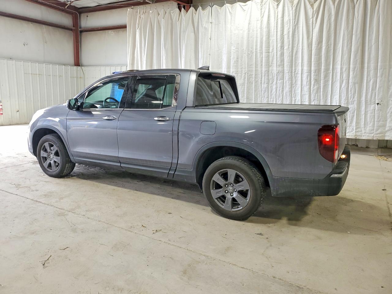2020 Honda Ridgeline VIN 5FPYK3F71LB017325 photo 2