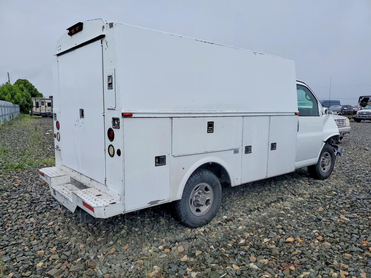 2004 CHEV Express VIN 1GBHG31U241212274 photo 3