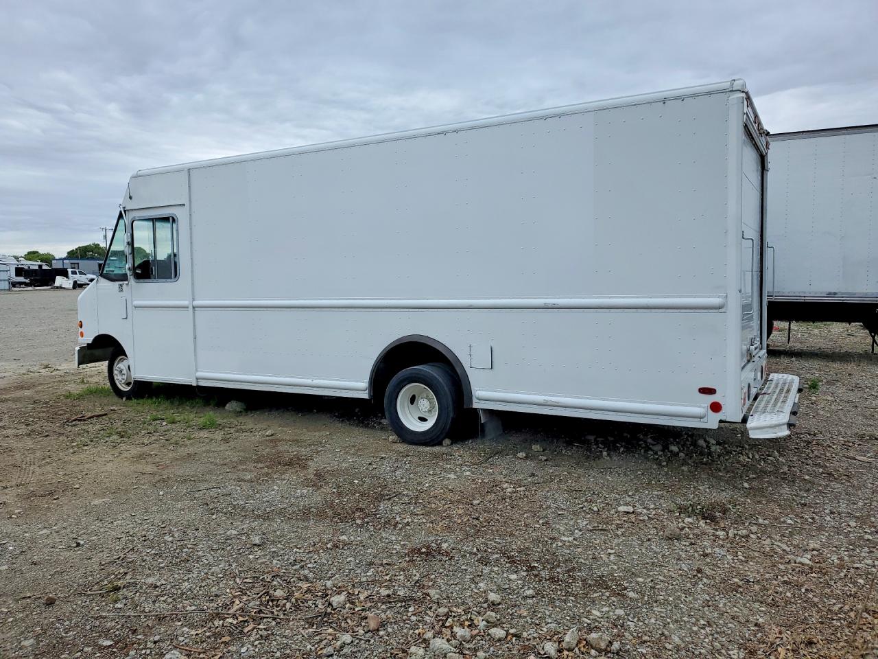 2010 Ford Econoline VIN 1FC4E4KLXADB01011 photo 2