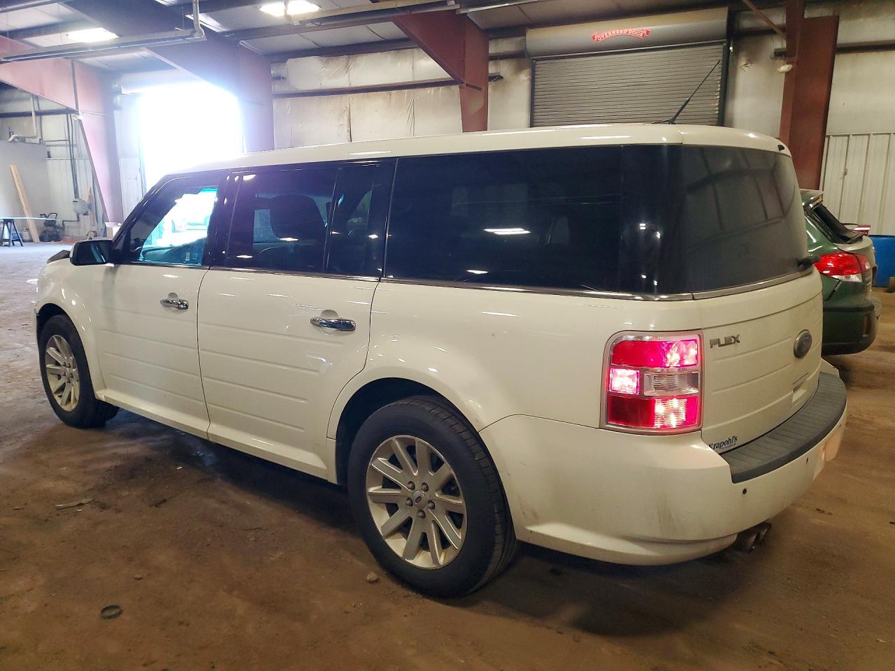 2010 Ford Flex VIN 2FMHK6CC6ABD01759 photo 2
