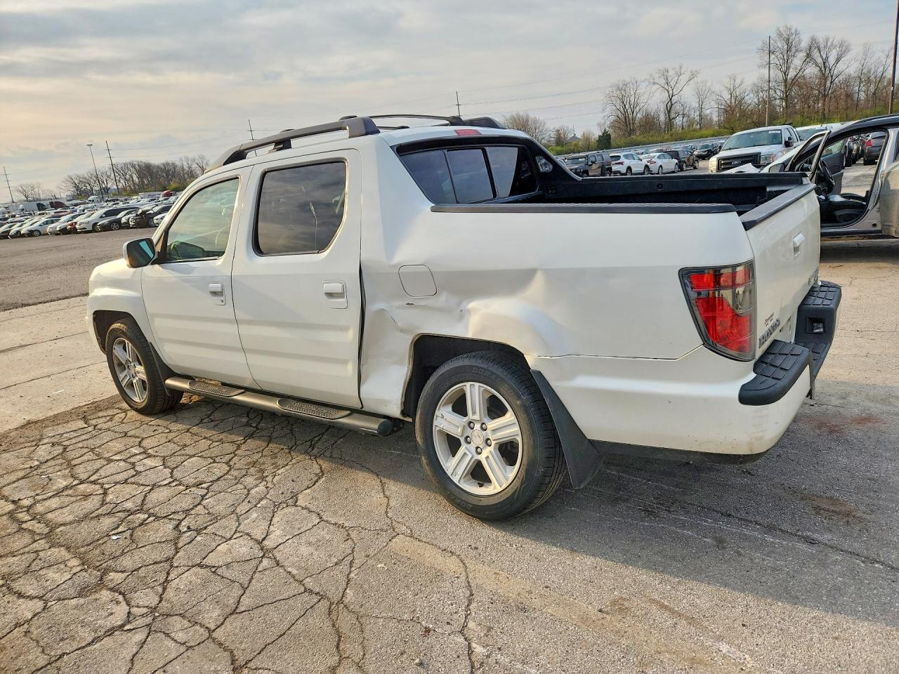 2014 Honda Ridgeline VIN 5FPYK1F51EB004354 photo 2
