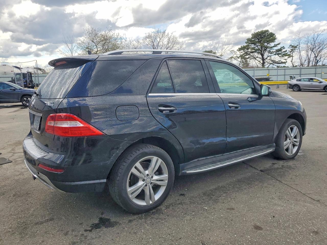 2014 Mercedes-Benz M-class VIN 4JGDA5HB6EA406329 photo 3