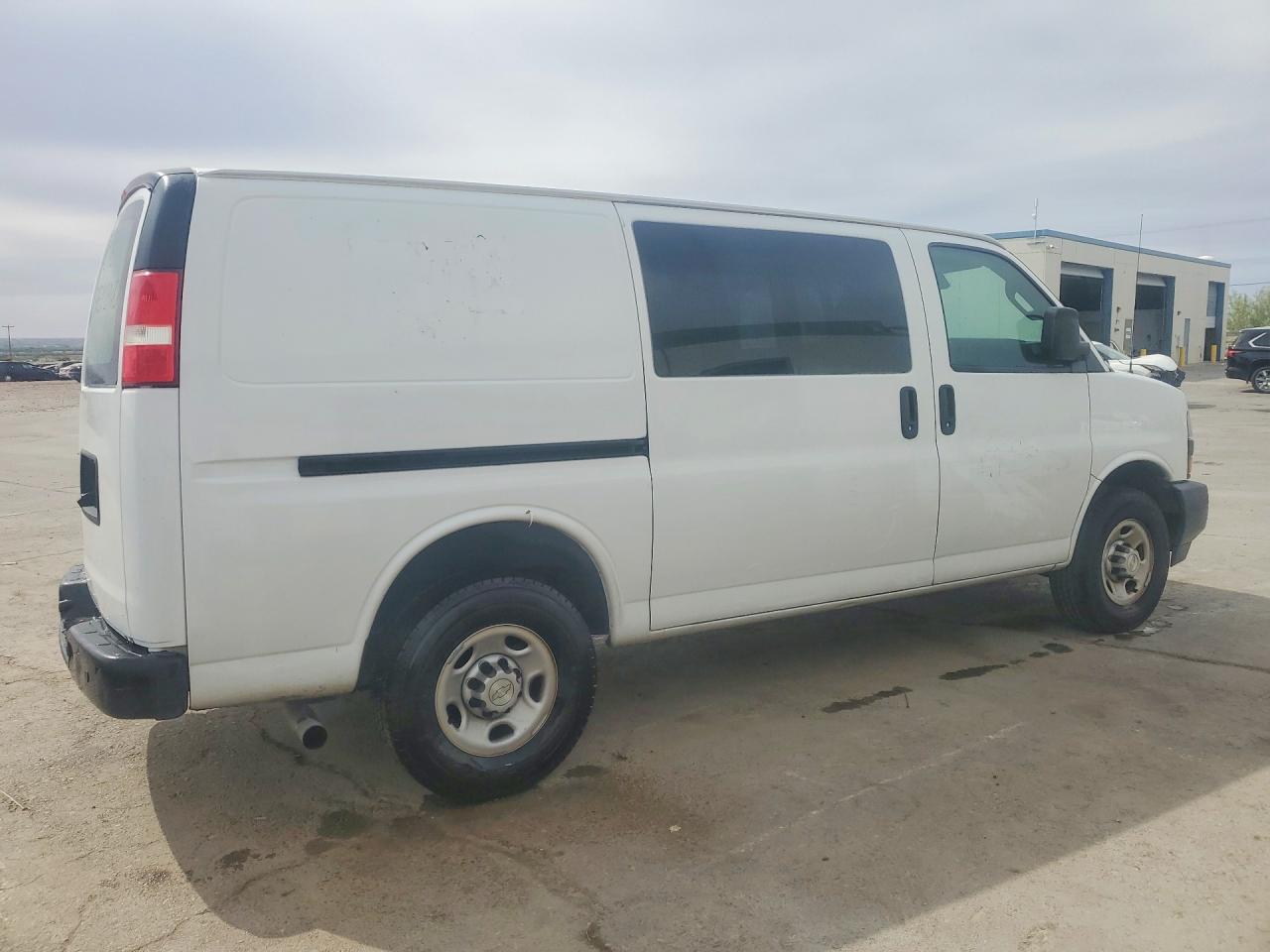 2019 CHEV Express VIN 1GCWGAFP3K1372428 photo 3