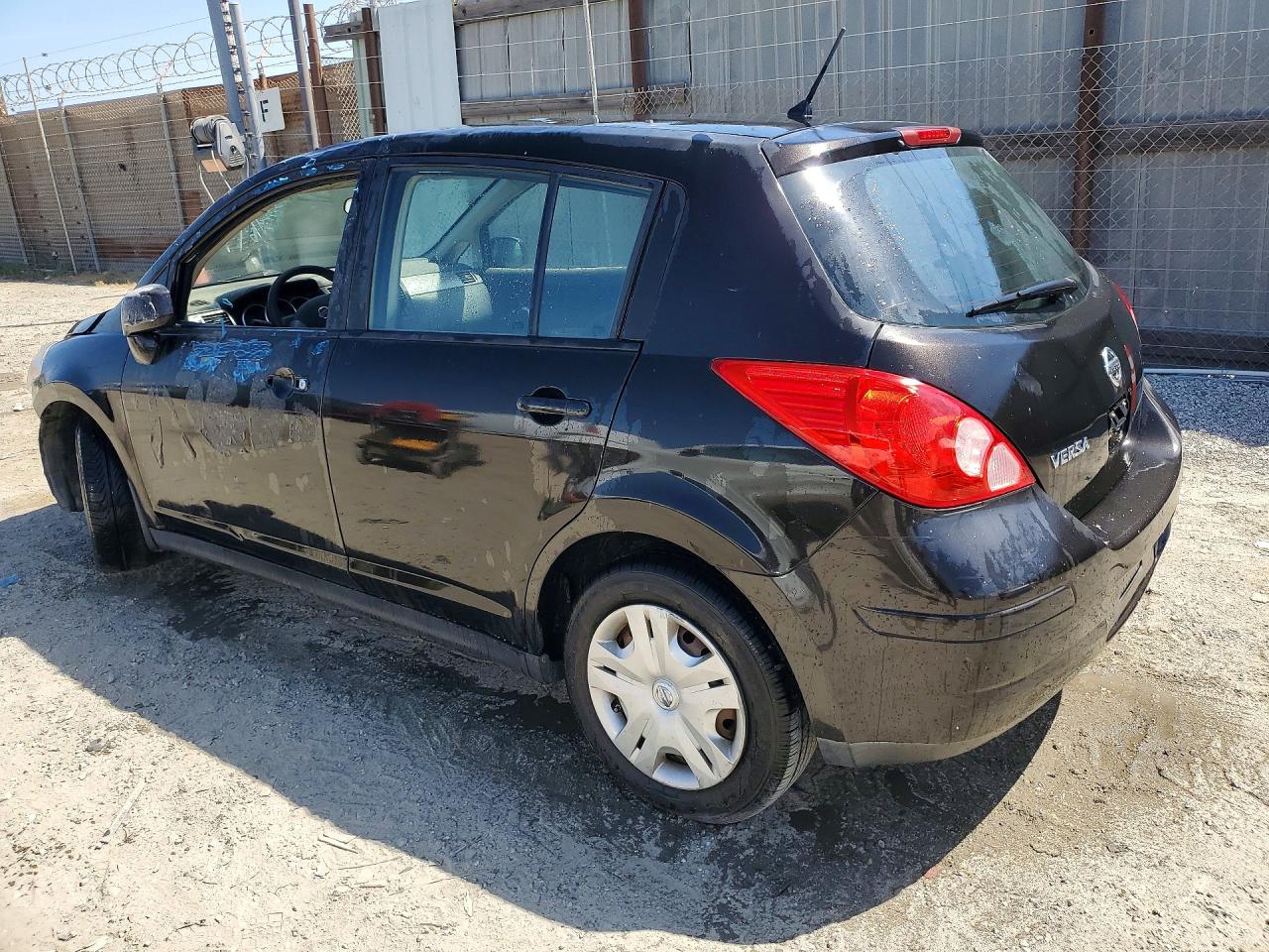 2011 Nissan Versa 1.8 VIN 3N1BC1CP8BL455265 photo 2