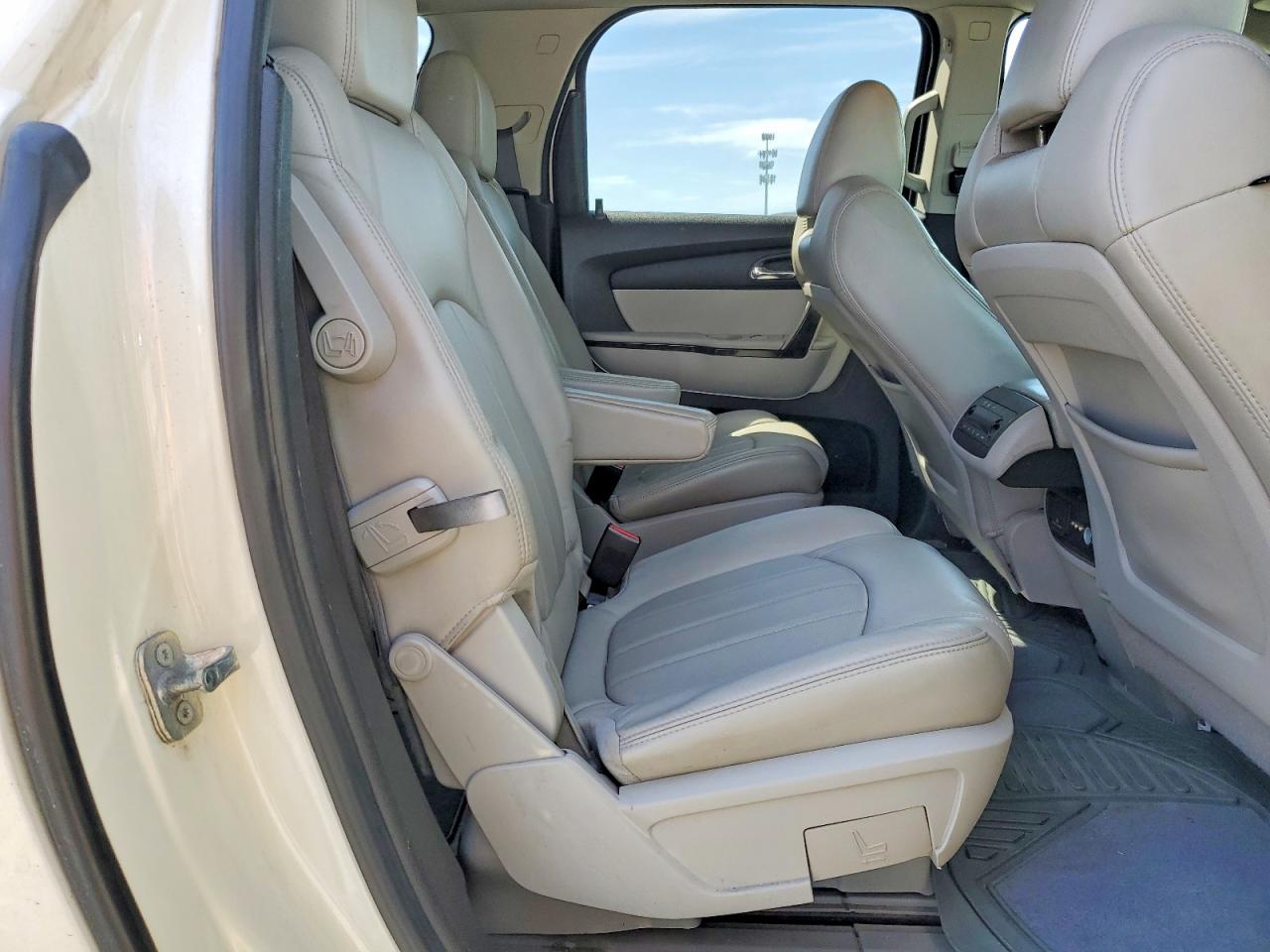2011 GMC Acadia den VIN 1GKKRTED0BJ345459 photo 11