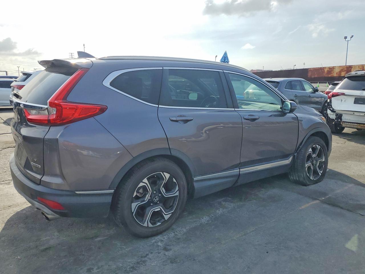 2017 Honda Crv VIN 7FARW1H96HE022018 photo 3