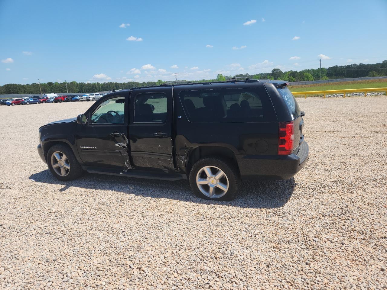 2011 Chevrolet Suburban VIN 1GNSCJE0XBR111112 photo 2