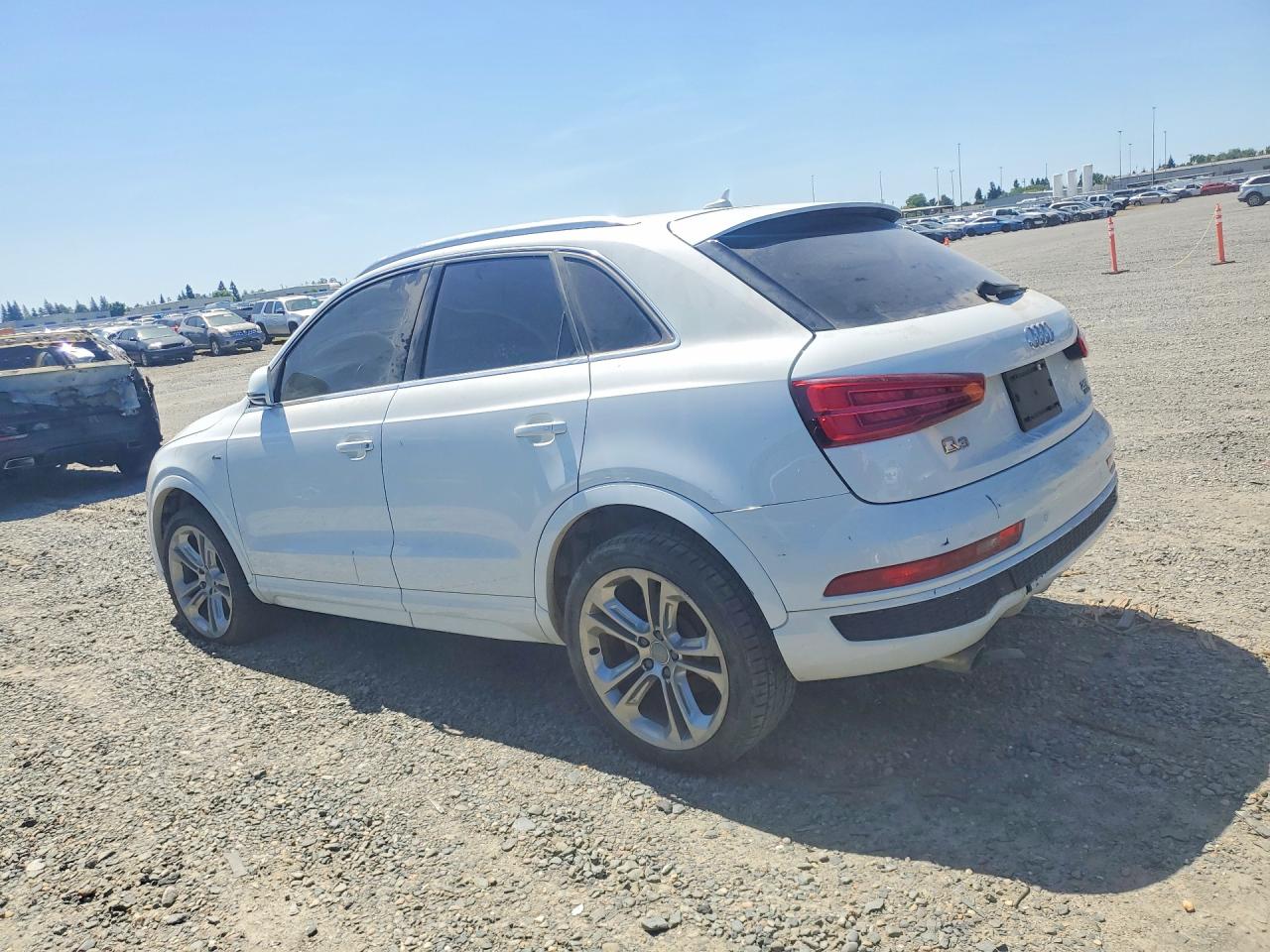 2016 Audi Q3 VIN WA1GFCFSXGR004015 photo 2