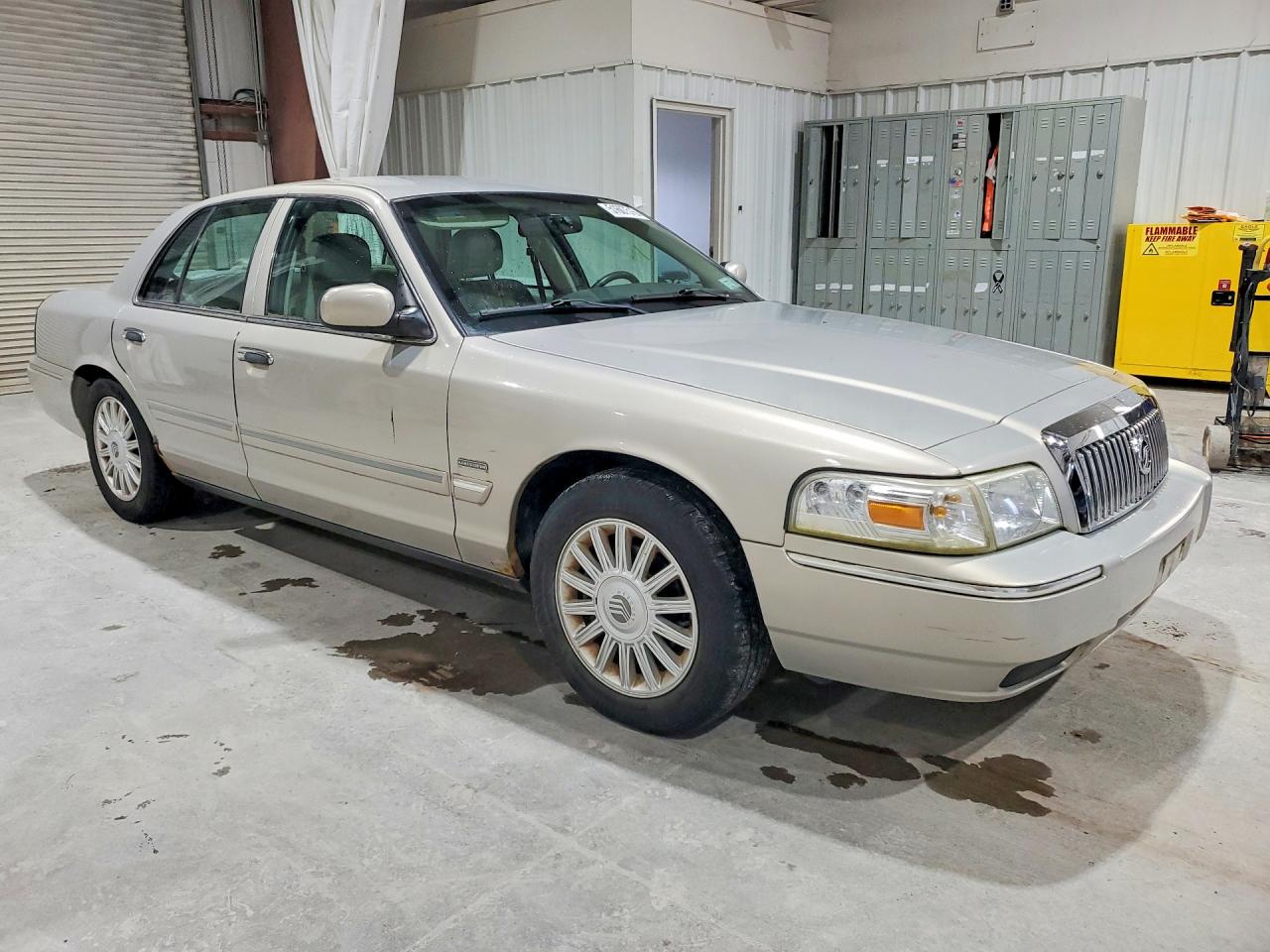 2010 Mercury Grmarquis VIN 2MEBM7FV0AX627646 photo 4