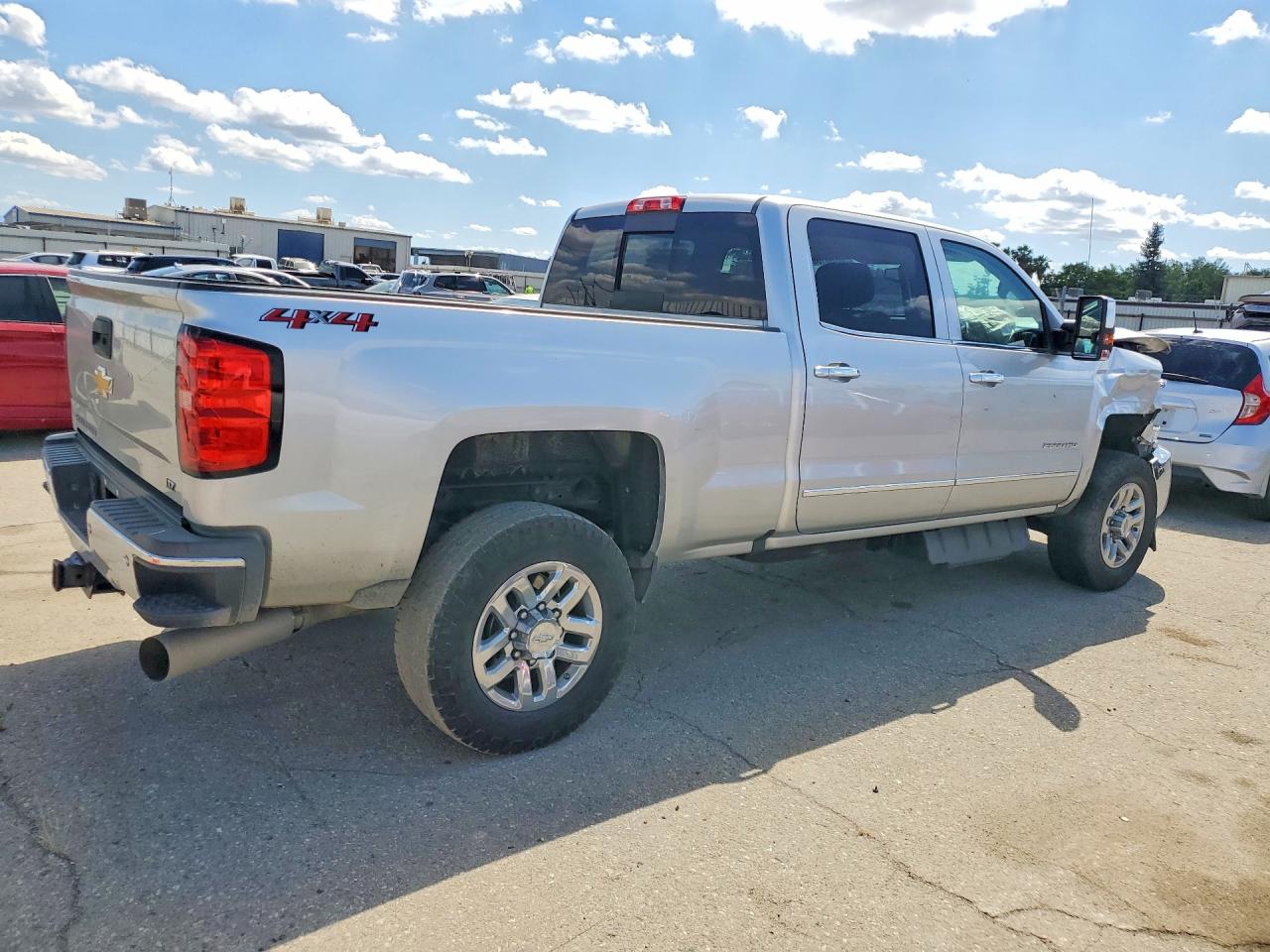 2018 Chevrolet All models VIN 1GC1KWEY8JF142322 photo 3
