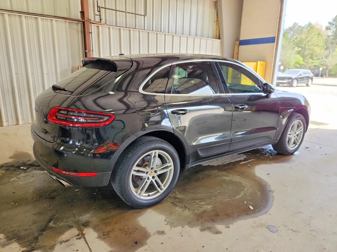 2015 Porsche Macan VIN WP1AB2A59FLB73042 photo 3