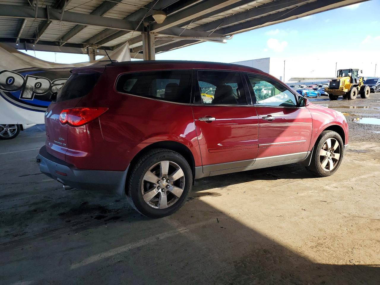2011 Chevrolet Traverse VIN 1GNKVLED6BJ215149 photo 3