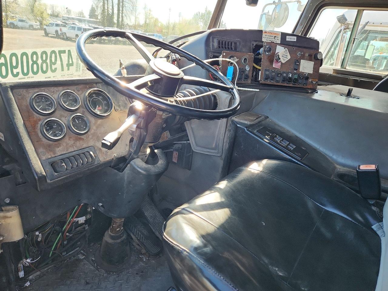 2001 PETERBILT All other VIN 1NPZH07X71D713046 photo 8