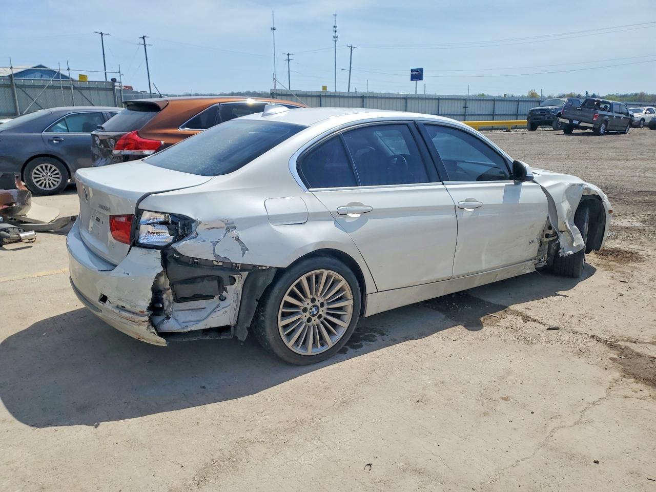 2012 BMW 3 series VIN WBA3A5C56CF345157 photo 3