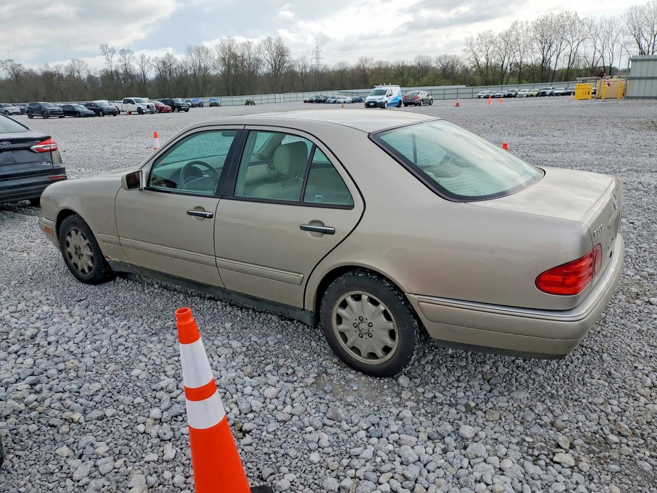 1999 Mercedes-Benz E-class VIN WDBJF65H0XA834065 photo 2