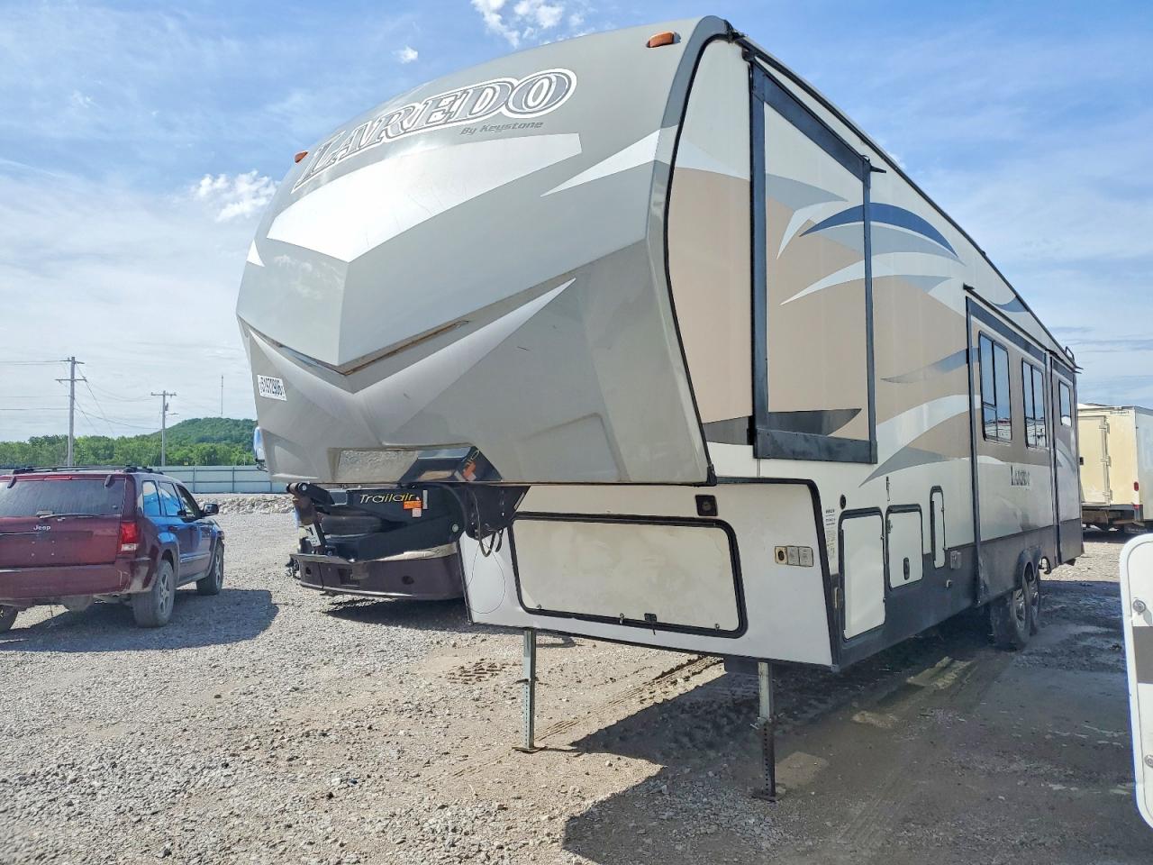 2015 KEYSTONE Laredo ser VIN 4YDF38522FE602336 photo 2