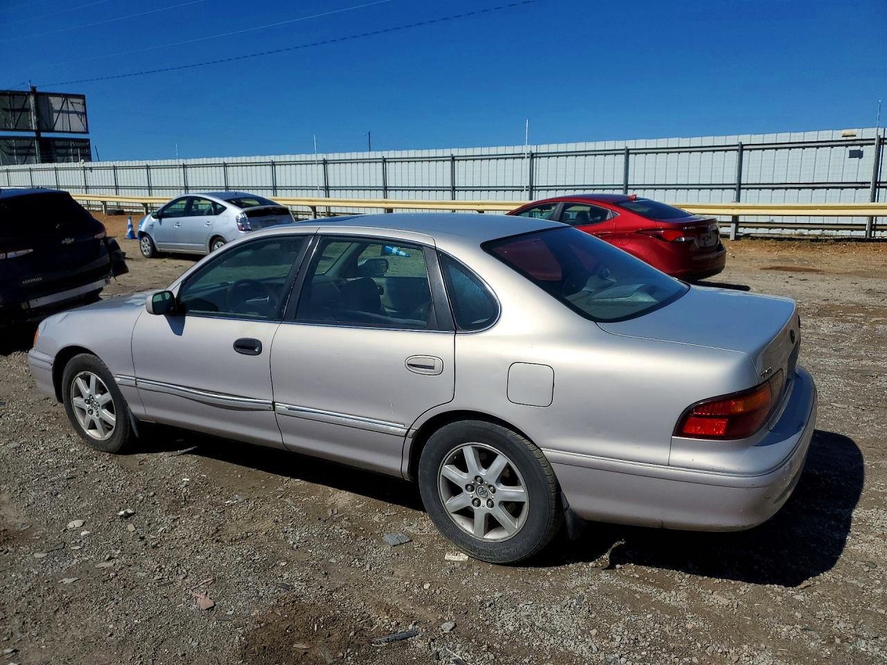 1998 Toyota Avalon VIN 4T1BF18B0WU260172 photo 2