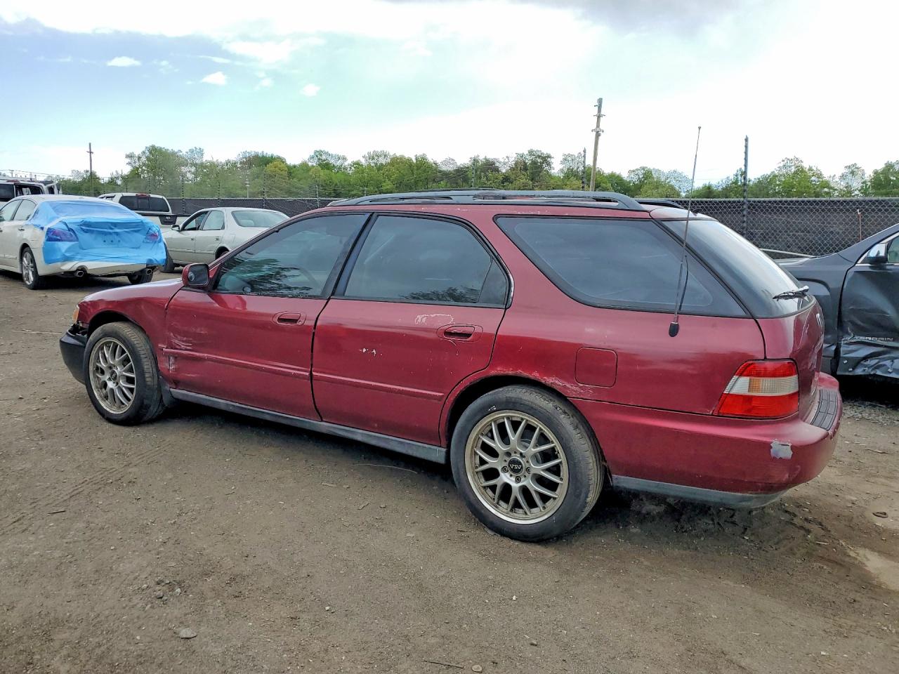 1997 Honda Accord VIN 1HGCE1898VA007014 photo 2