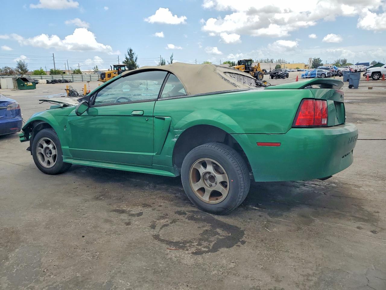 2000 Ford Mustang VIN 1FAFP4445YF162389 photo 2