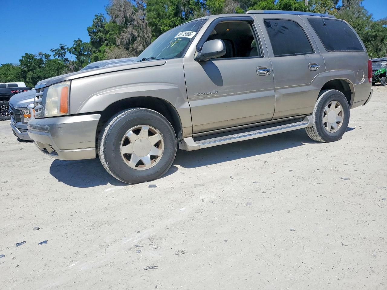 2002 Cadillac Escalade VIN 1GYEK63N62R111221 photo 1