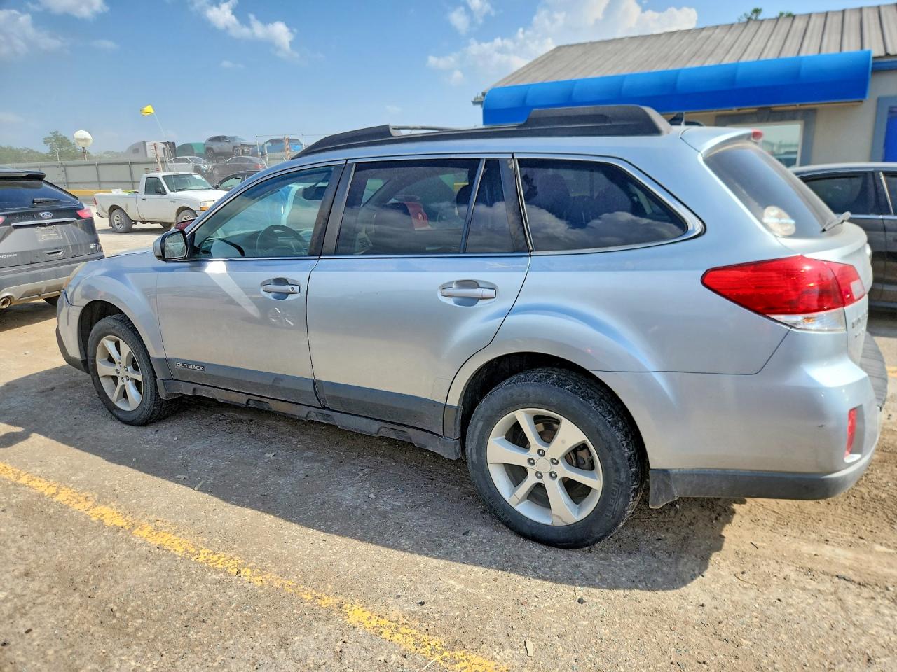 2014 Subaru Outback VIN 4S4BRCCC1E3234011 photo 2