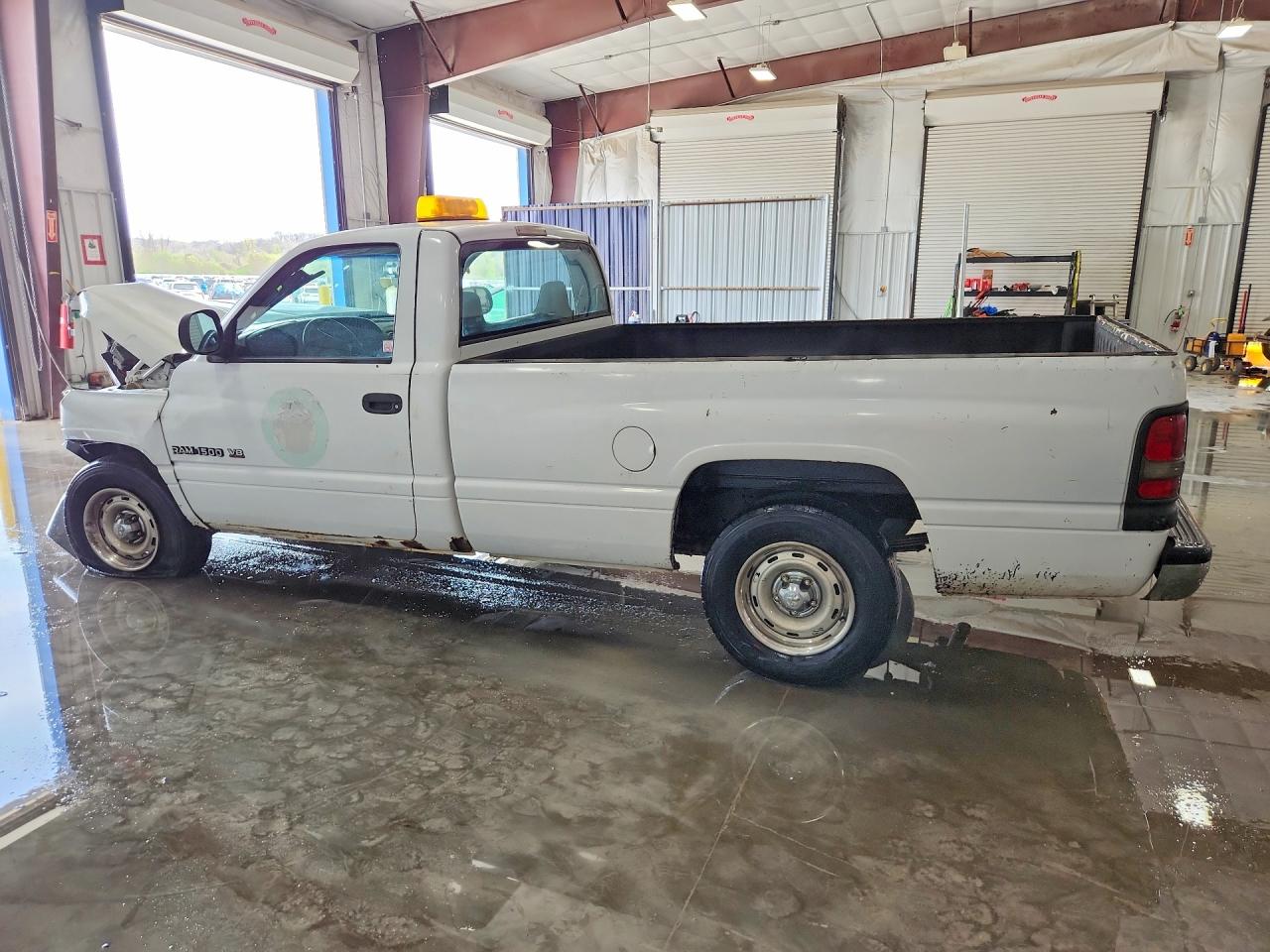 2001 Dodge Ram 1500 VIN 1B7HC16Y61S142565 photo 2