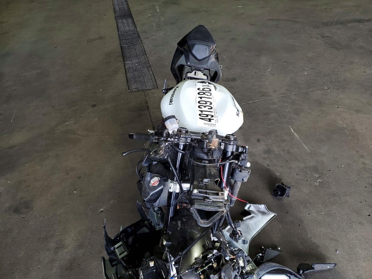 2025 Kawasaki Ninja 600 VIN JKBZXJK19SA011533 photo 5
