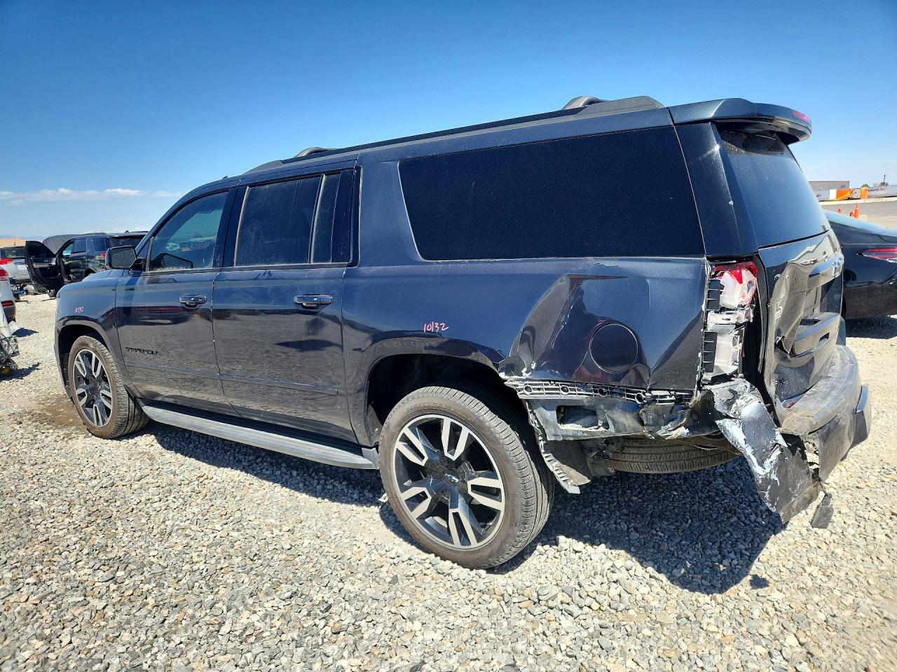 2019 CHEV Suburban VIN 1GNSKJKC6KR342011 photo 2