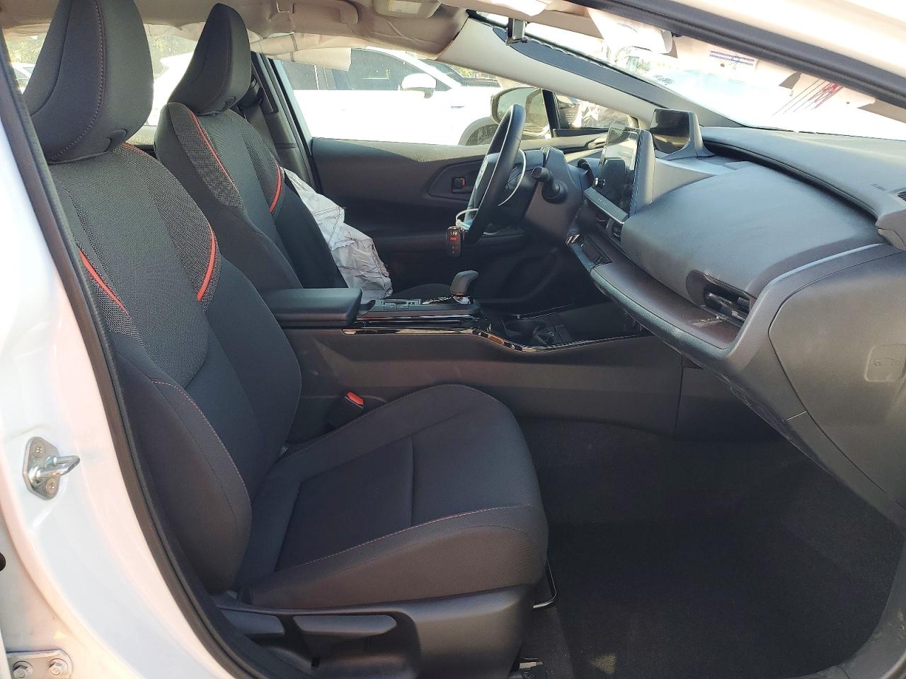 2025 Toyota Prius VIN JTDACACU8S3044152 photo 7