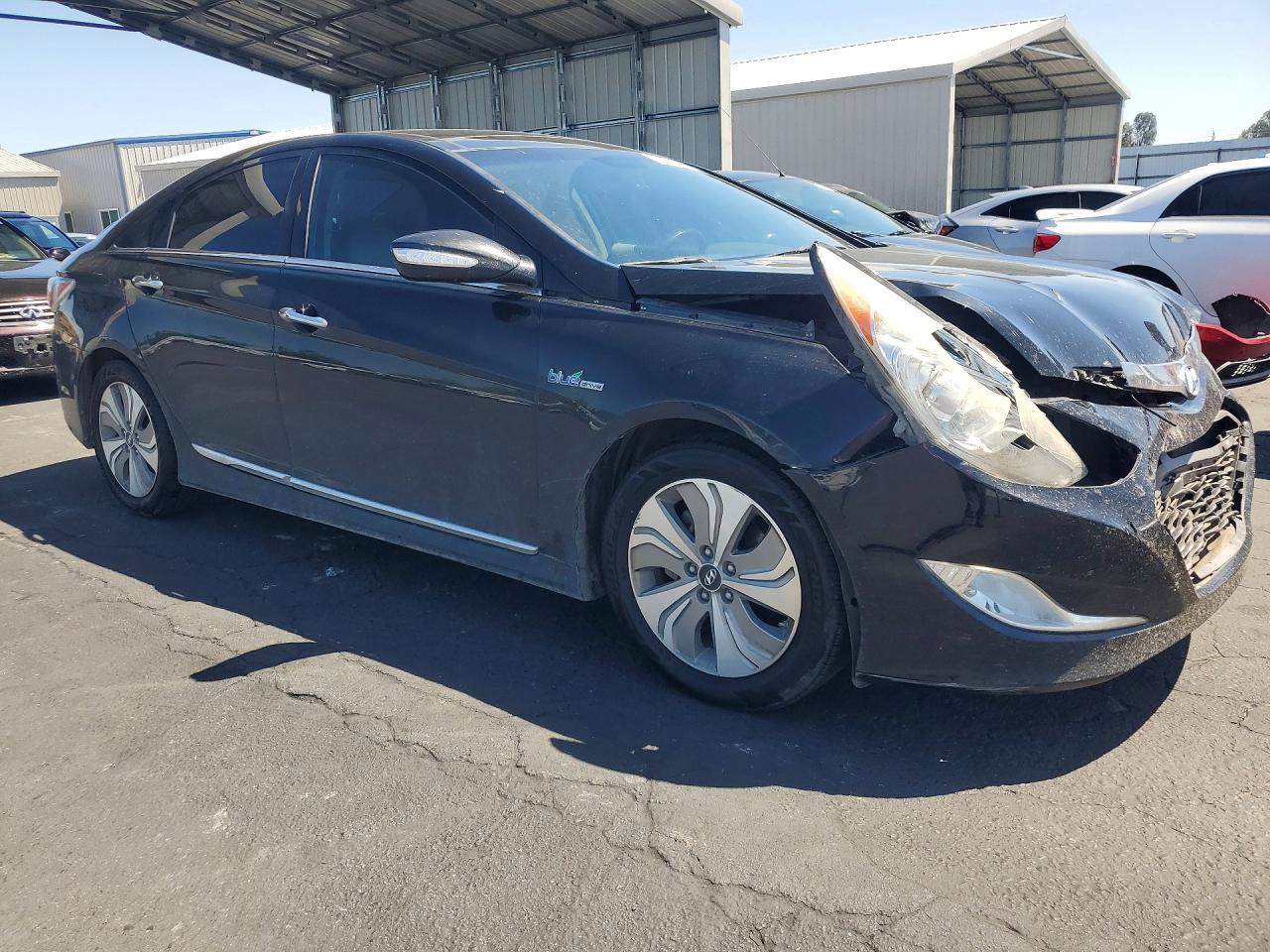 2015 Hyundai Sonata VIN KMHEC4A48FA135571 photo 4