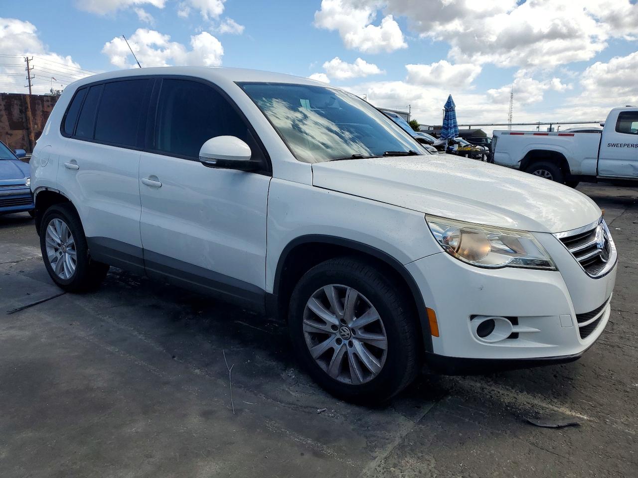 2009 Volkswagen Tiguan VIN WVGAV75N39W509119 photo 4