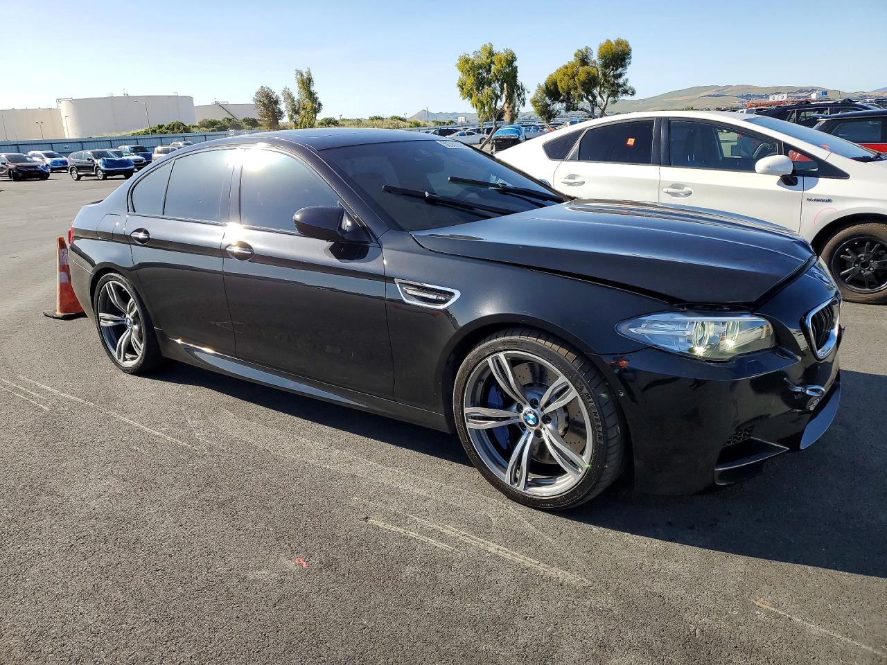 2014 BMW M5 VIN WBSFV9C55ED097440 photo 4