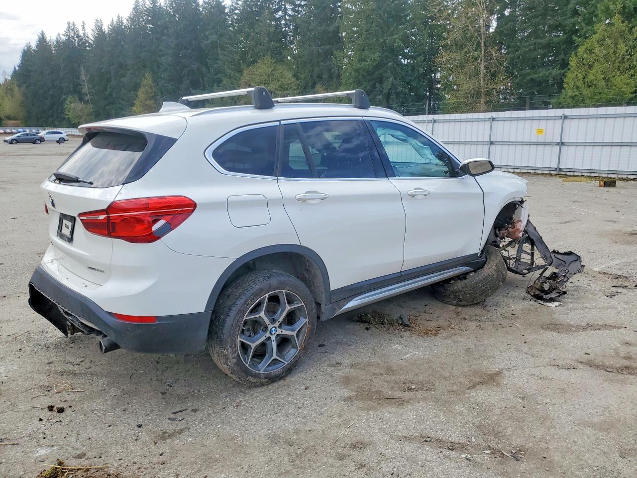 2018 BMW X1 VIN WBXHT3C35J5L28748 photo 3