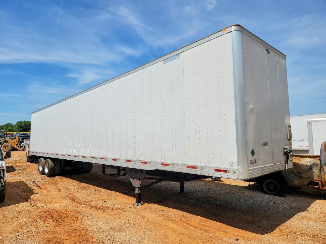 2017 UTILITY All models VIN 1UYVS2539HG846002 photo 1