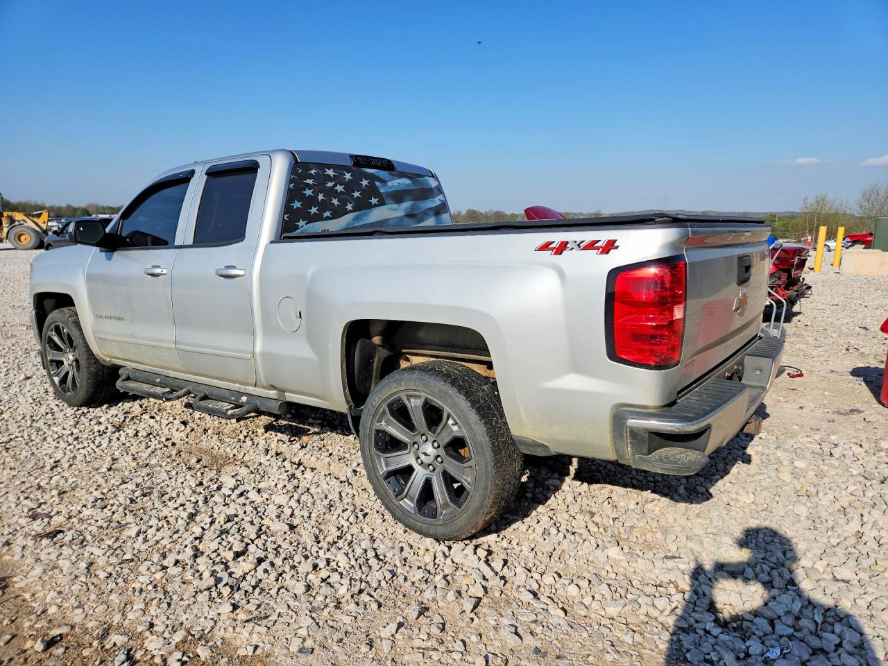 2019 Chevrolet Silverado VIN 2GCVKPEC7K1237930 photo 2