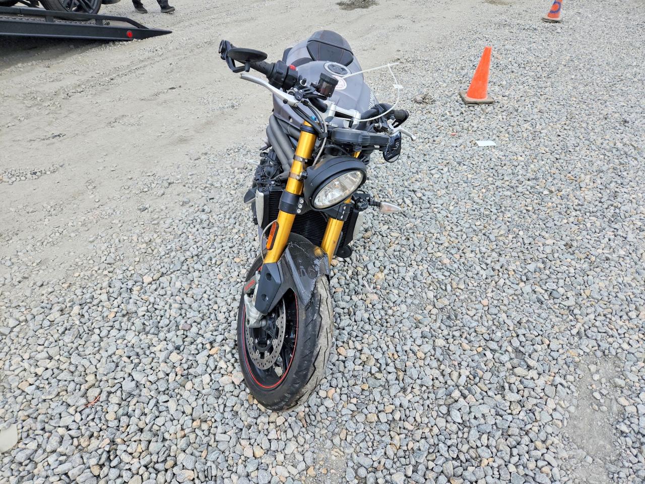 2016 TRIUMPH Speedtripl VIN SMTN51PPXGJ750964 photo 2