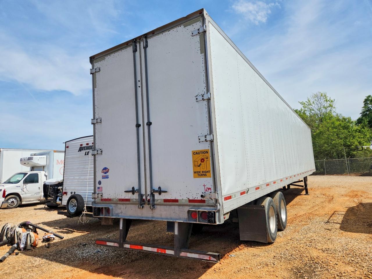 2017 UTILITY All models VIN 1UYVS2539HG846002 photo 4