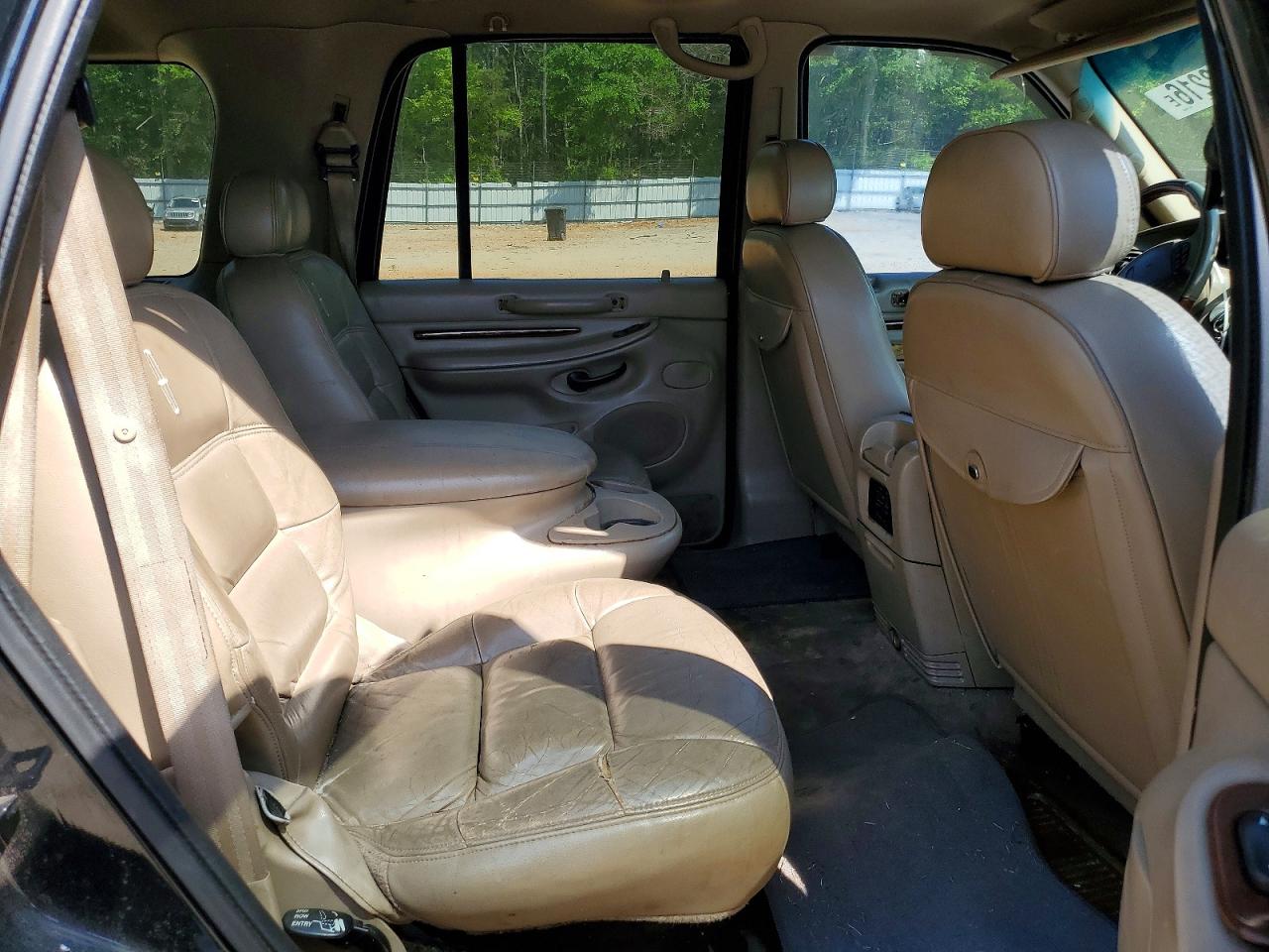 2000 Lincoln Navigator VIN 5LMPU28A9YLJ00290 photo 11