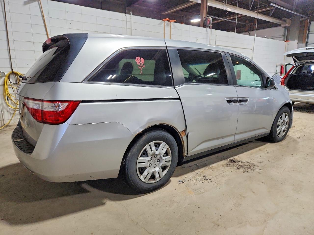 2011 Honda All models VIN 5FNRL5H29BB053687 photo 3