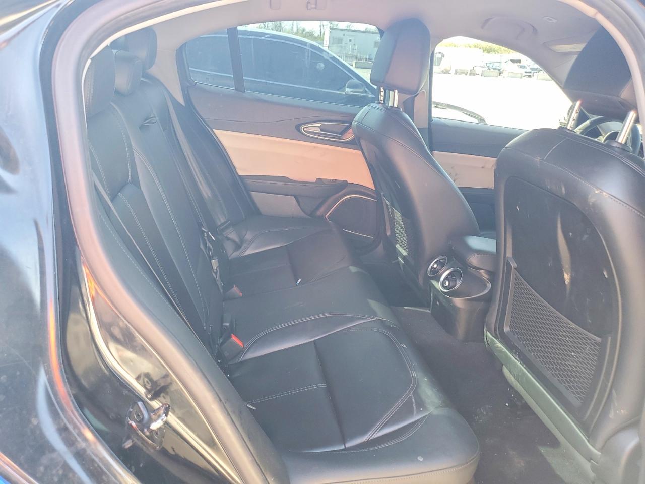 2021 Alfa Giulia VIN ZARFANAN6M7641610 photo 10