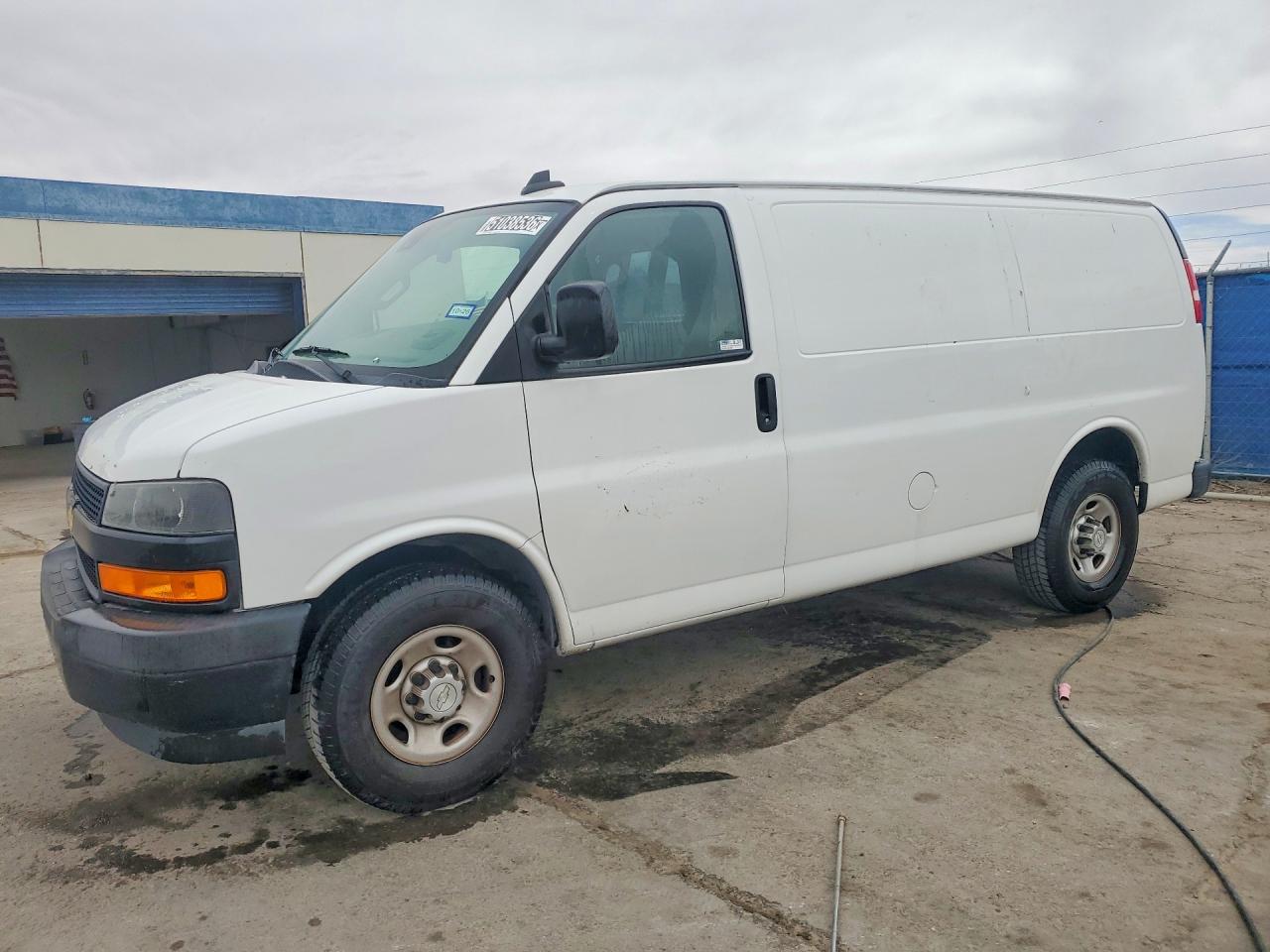 2019 CHEV Express VIN 1GCWGAFPXK1372099 photo 1