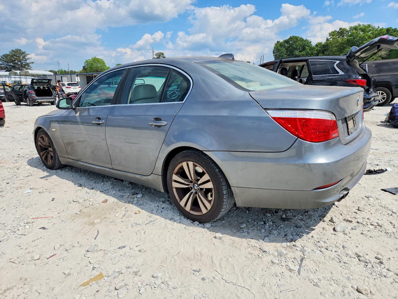 2010 BMW 5 series VIN WBANU5C51AC363709 photo 2